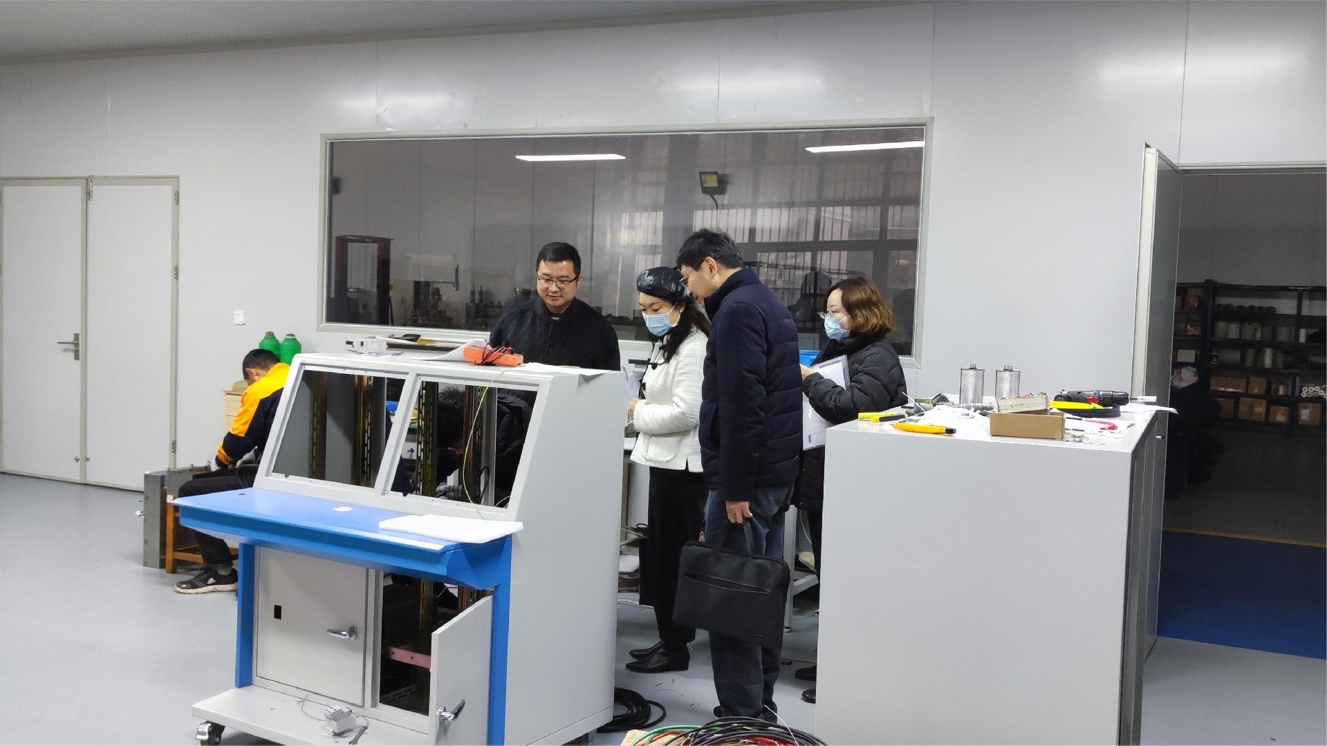 新亚高电压试验设备与技术团队